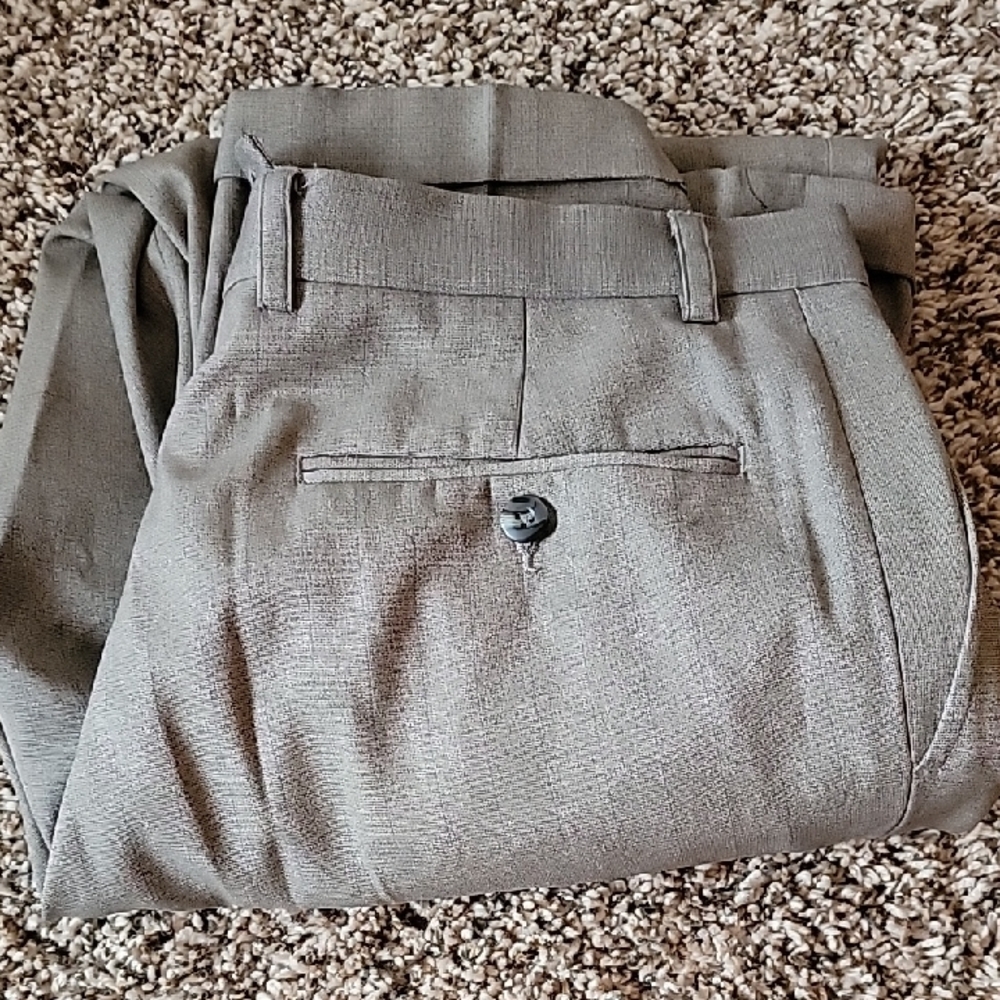 Geoffrey Beene Light Gray Dress Pants